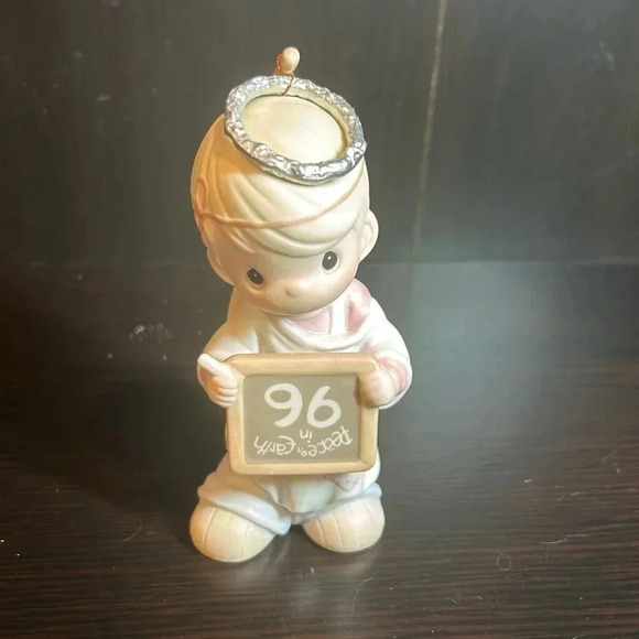 Precious Moments 1996 "Peace On Earth Anyway" Christmas Figurine # 183342 - Picture 1 of 5